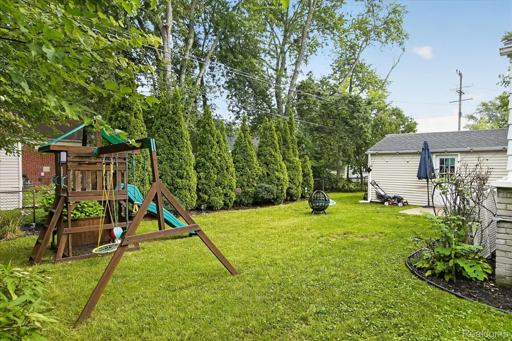 29848 Hathaway Street Livonia City, MI 48150