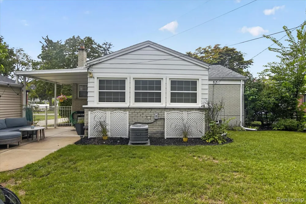 29848 Hathaway Street Livonia City, MI 48150