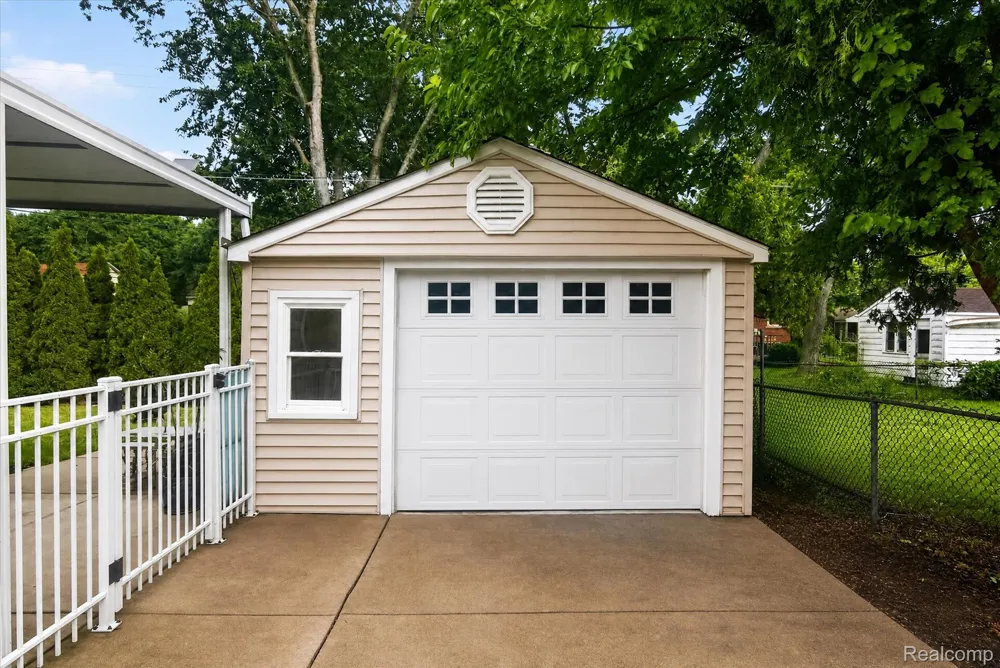 29848 Hathaway Street Livonia City, MI 48150