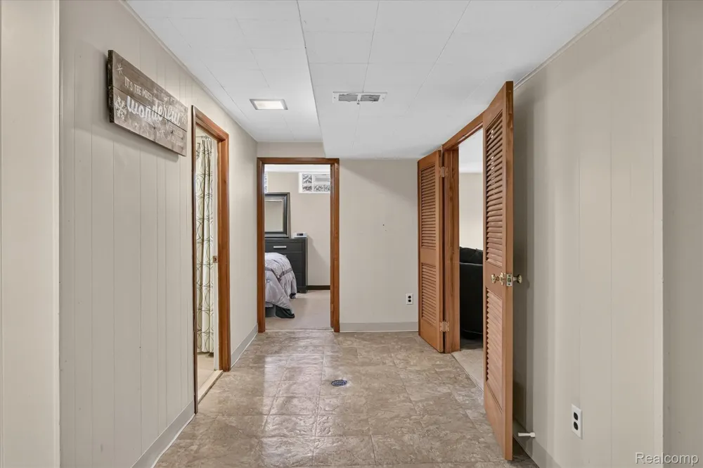 29848 Hathaway Street Livonia City, MI 48150