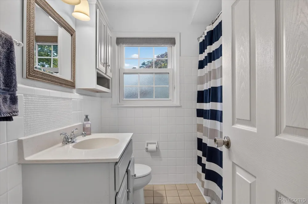 29848 Hathaway Street Livonia City, MI 48150