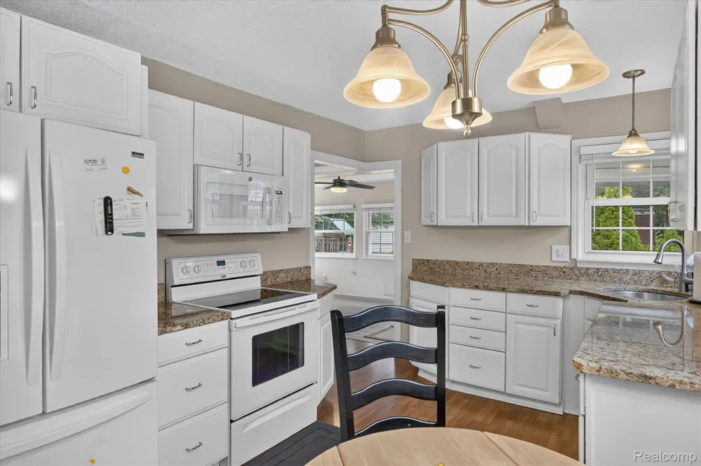29848 Hathaway Street Livonia City, MI 48150