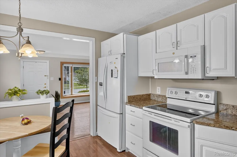 29848 Hathaway Street Livonia City, MI 48150