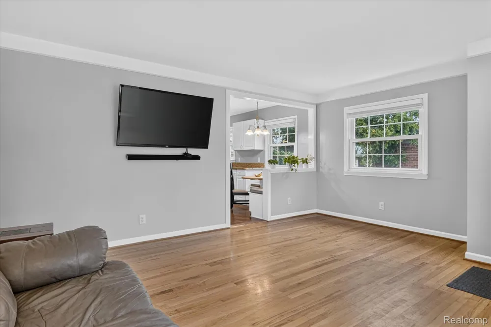 29848 Hathaway Street Livonia City, MI 48150