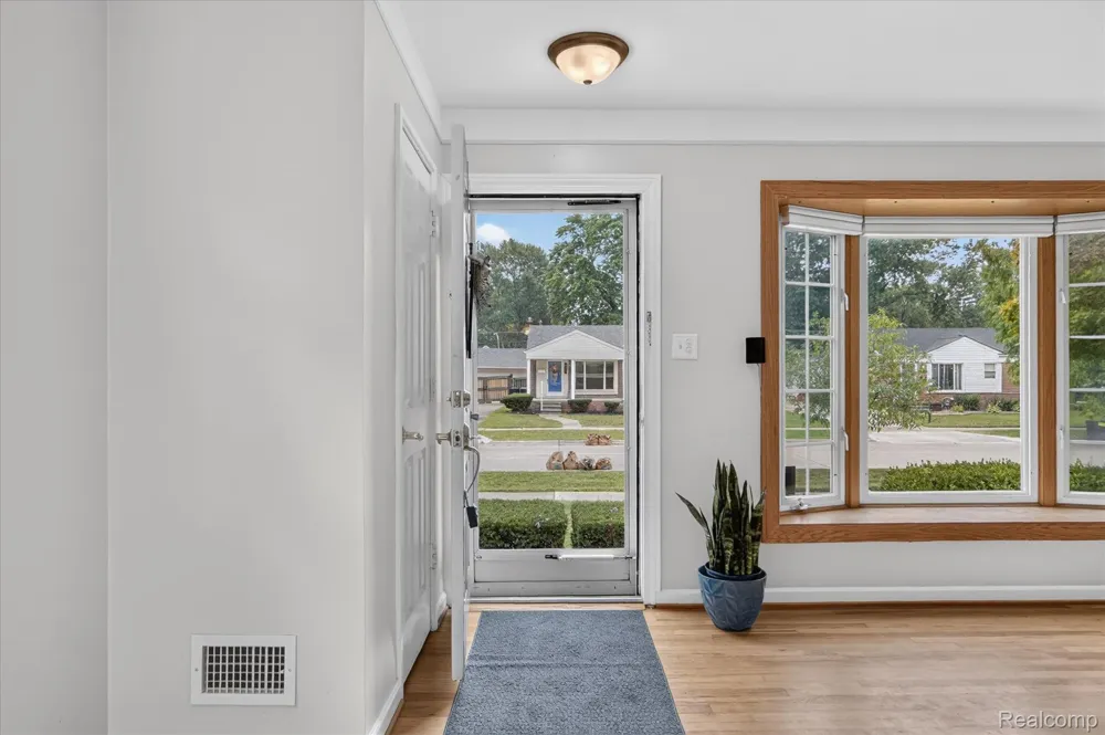 29848 Hathaway Street Livonia City, MI 48150