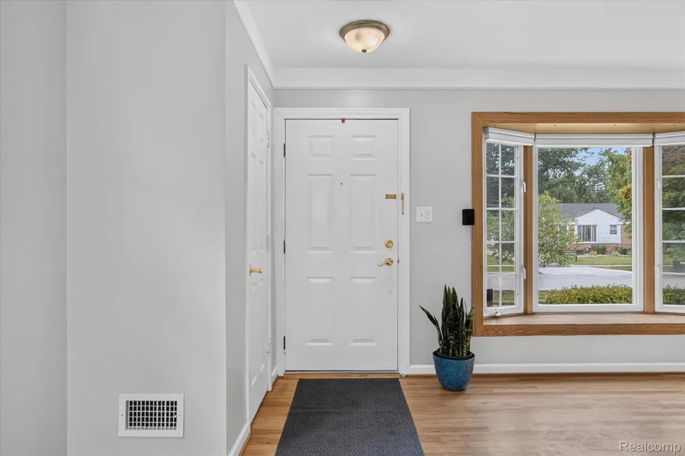 29848 Hathaway Street Livonia City, MI 48150