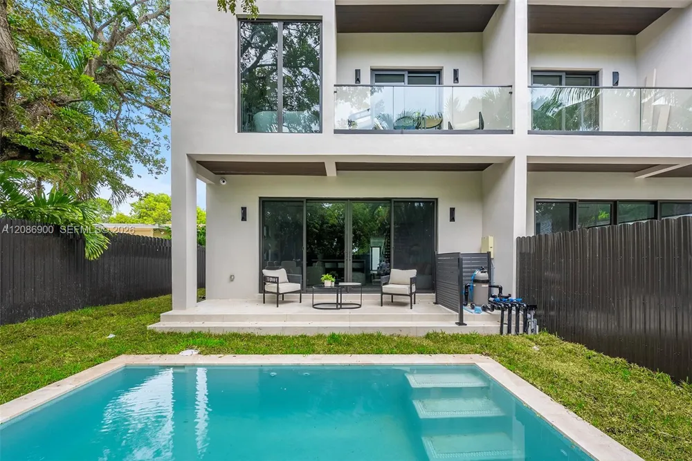 1502 SW 19th St Miami, FL 33145