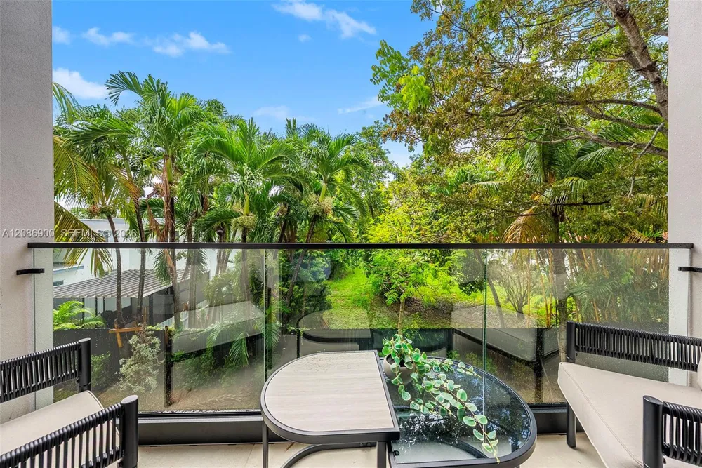 1502 SW 19th St Miami, FL 33145