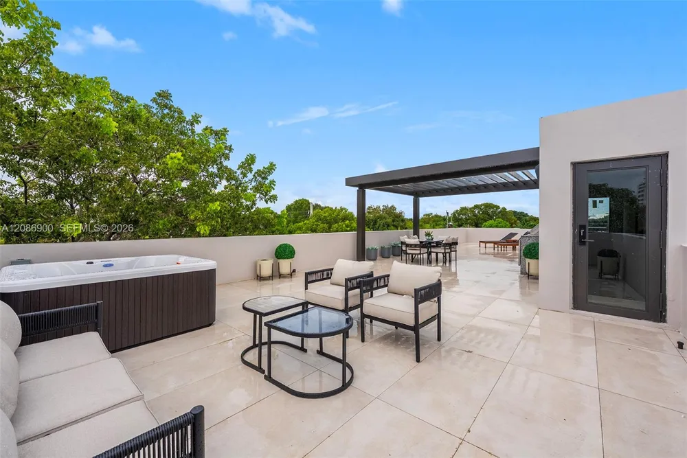 1502 SW 19th St Miami, FL 33145