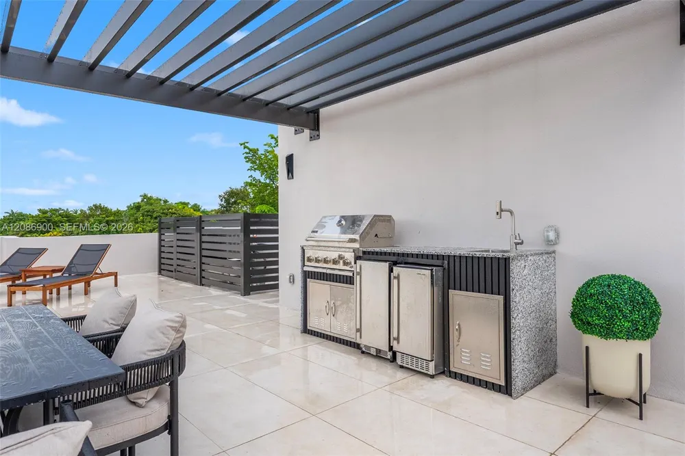 1502 SW 19th St Miami, FL 33145