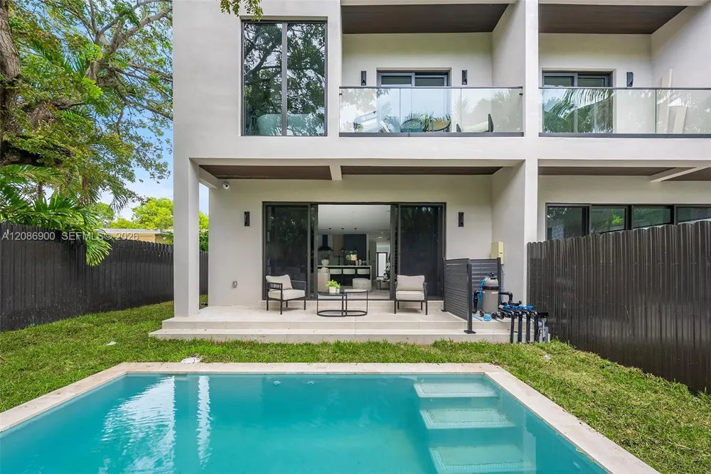 1502 SW 19th St Miami, FL 33145