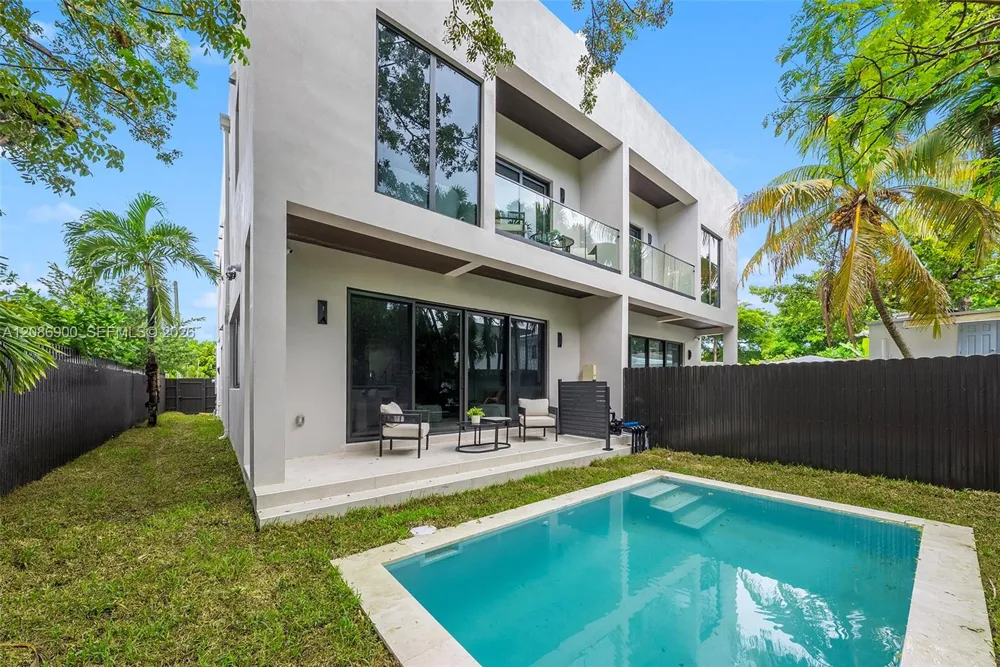 1502 SW 19th St Miami, FL 33145