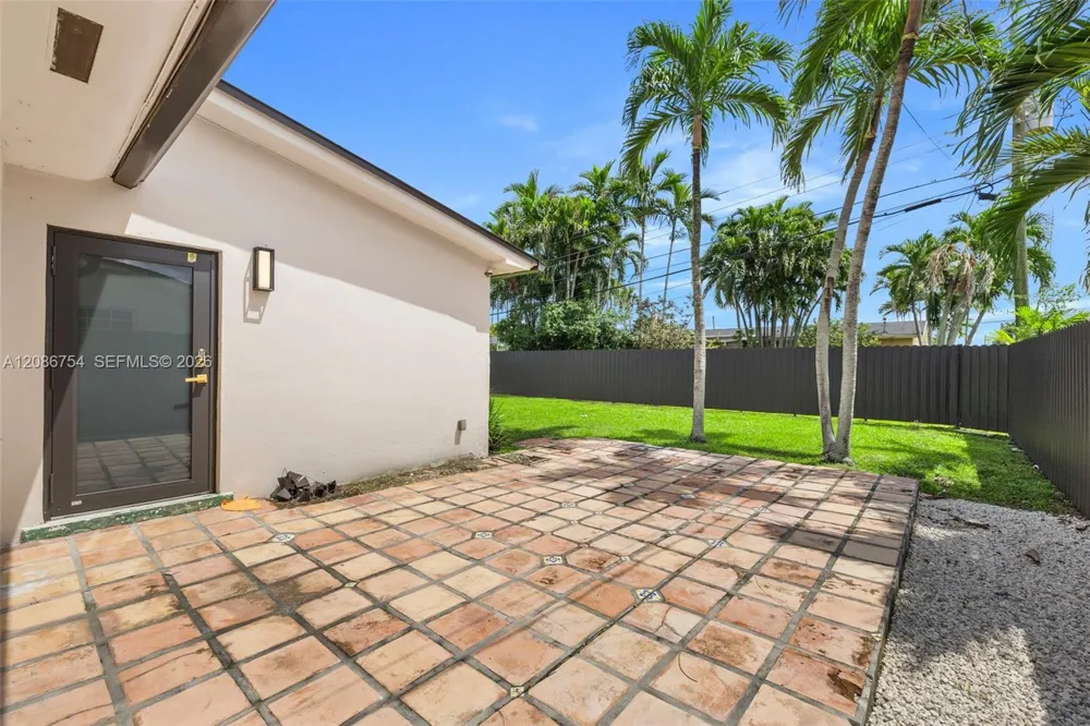 8253 W 14th Ct Hialeah, FL 33014