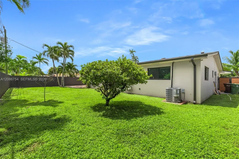 8253 W 14th Ct Hialeah, FL 33014