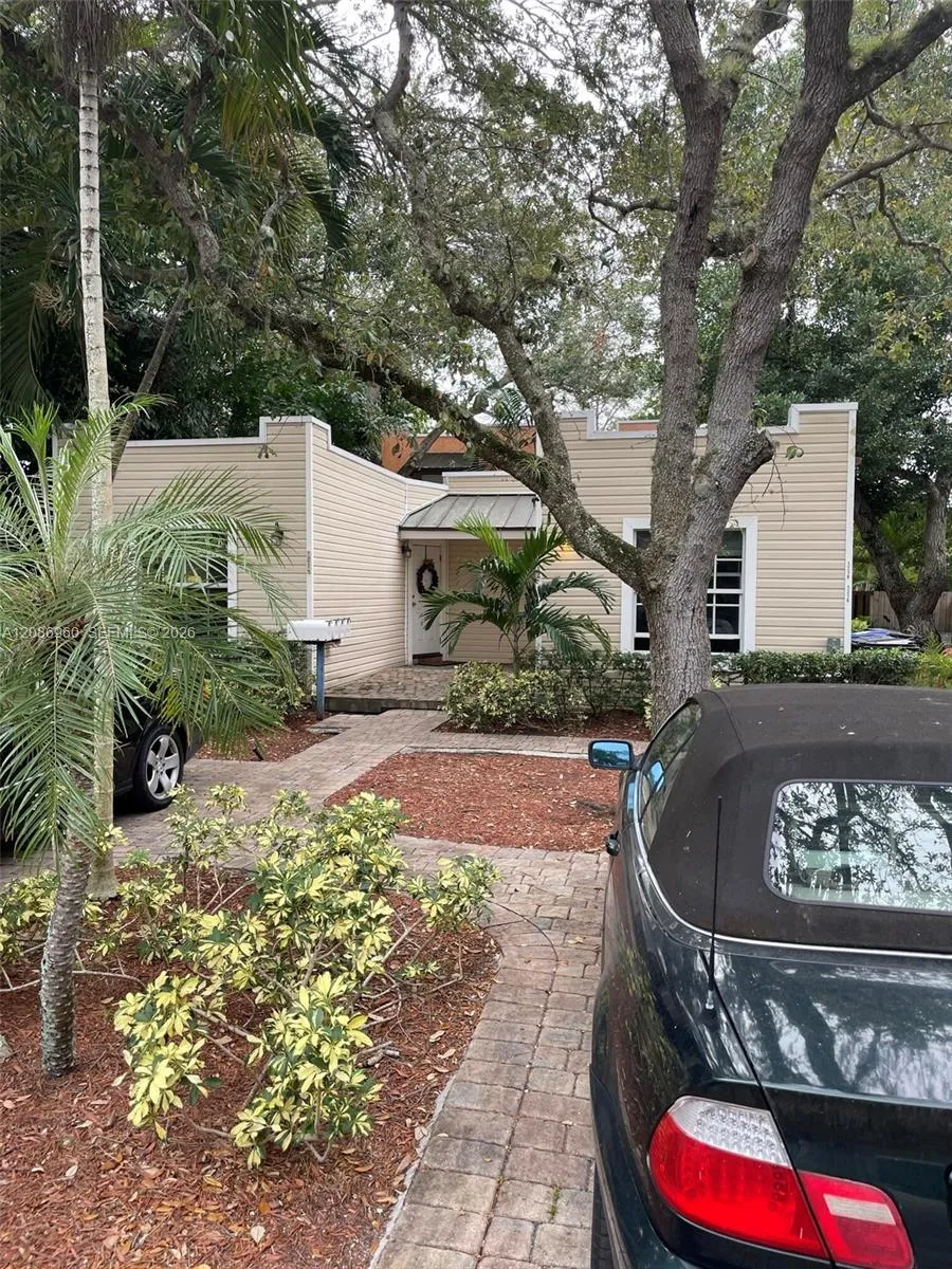 1212 SE 6th St #1-4 Fort Lauderdale, FL 33301