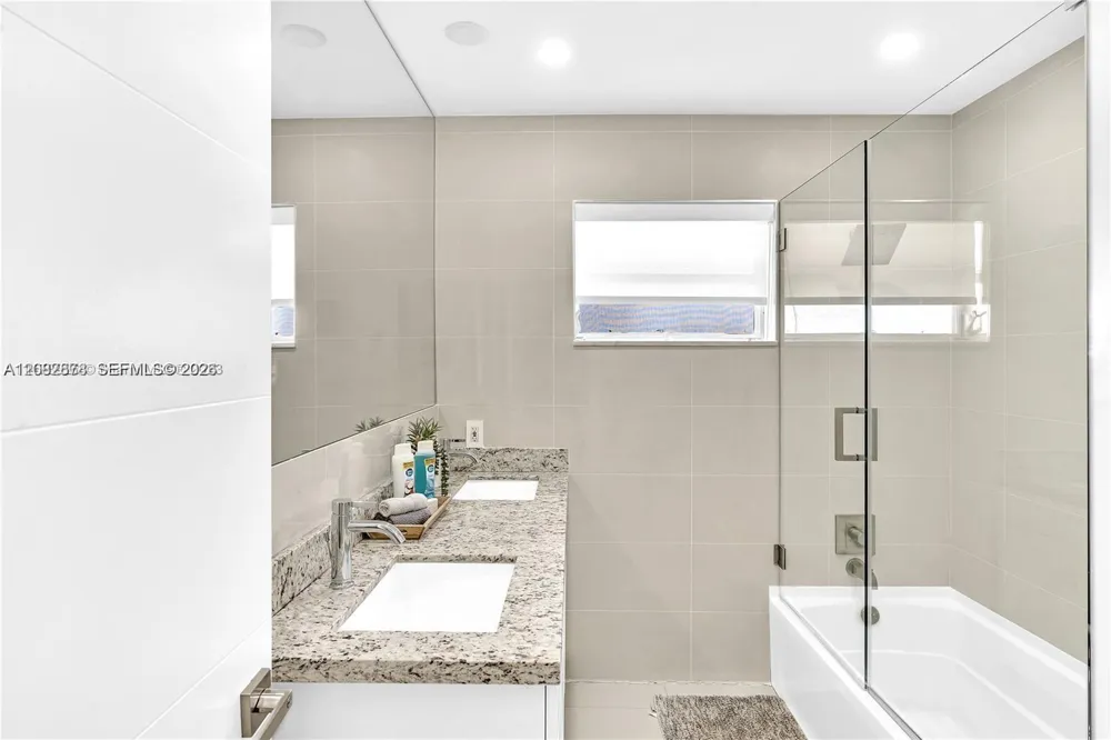 3370 36th Pl Hollywood, FL 33021