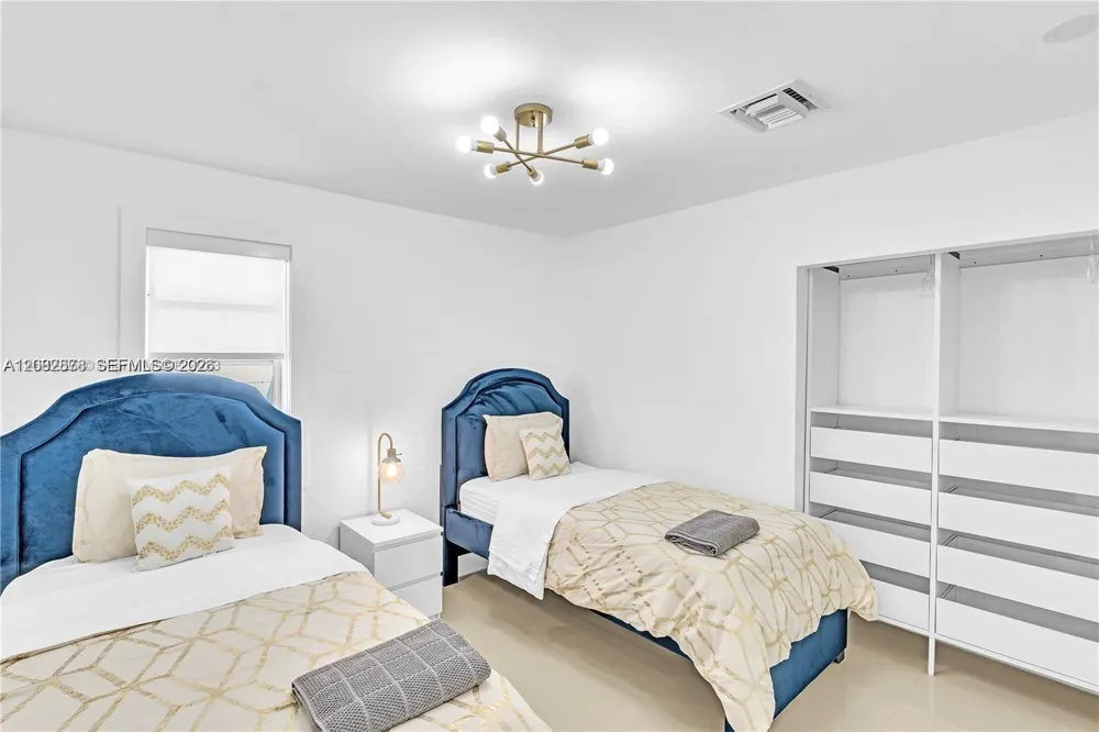 3370 36th Pl Hollywood, FL 33021