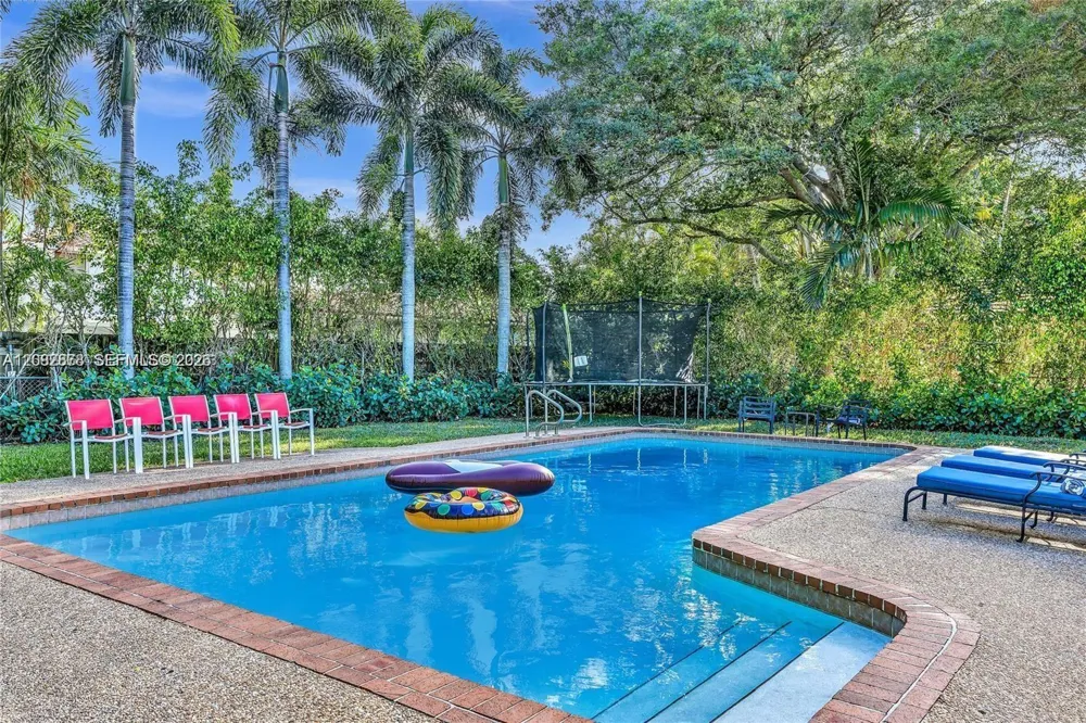 3370 36th Pl Hollywood, FL 33021