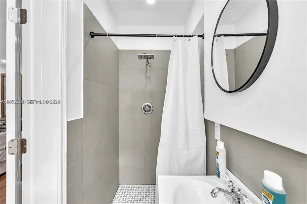3370 36th Pl Hollywood, FL 33021