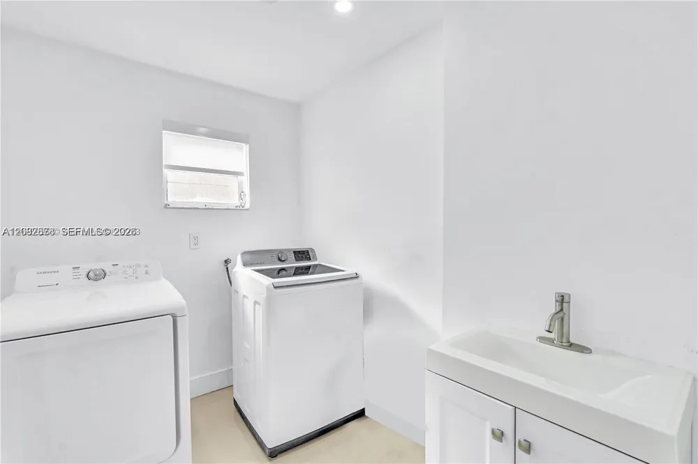 3370 36th Pl Hollywood, FL 33021
