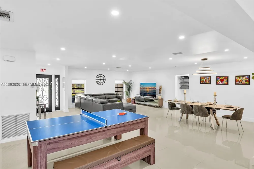 3370 36th Pl Hollywood, FL 33021