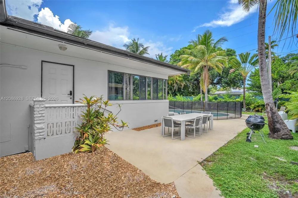 801 SW 24th Rd Miami, FL 33129