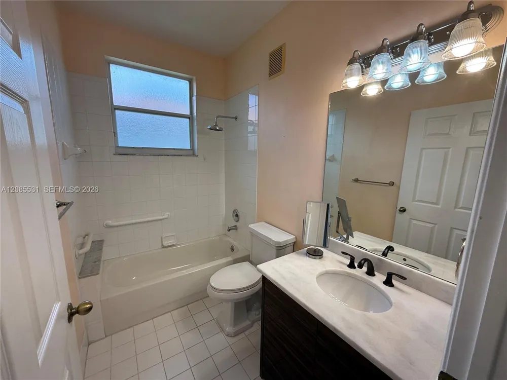 856 NW 132nd Ave Pembroke Pines, FL 33028