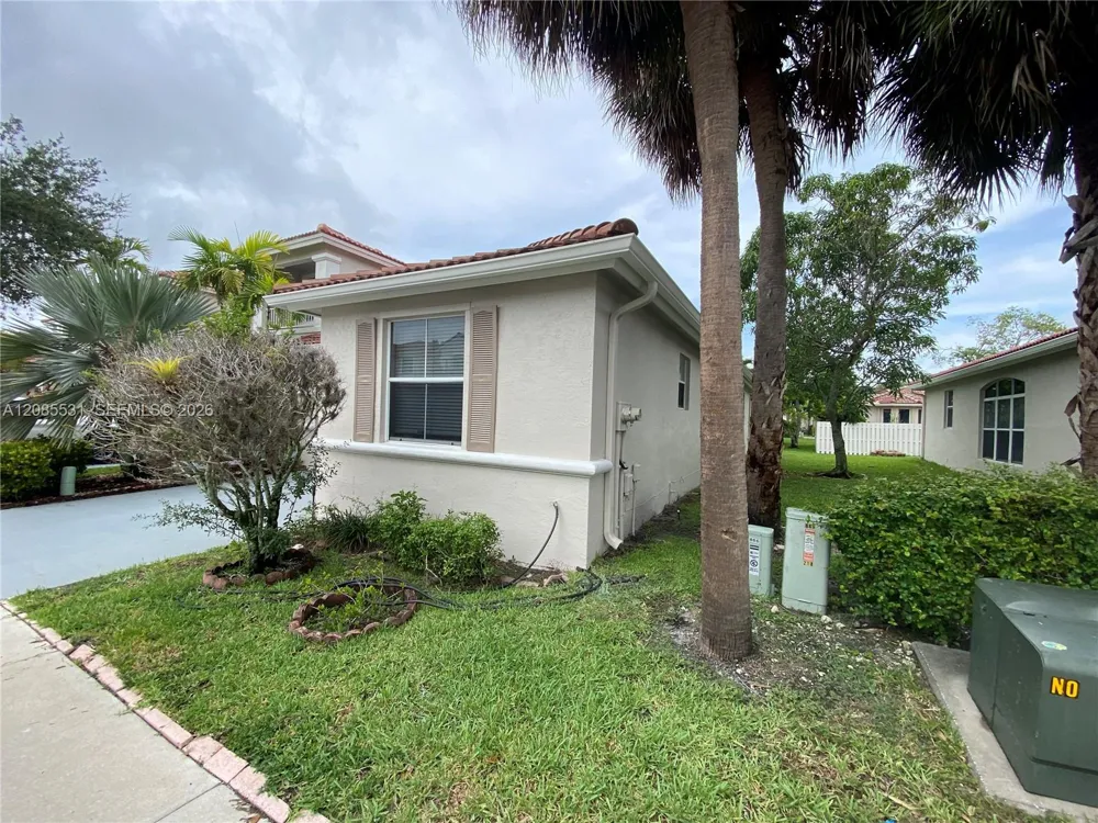 856 NW 132nd Ave Pembroke Pines, FL 33028