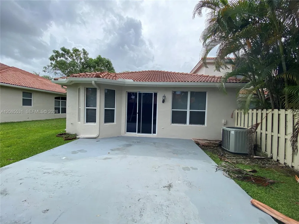 856 NW 132nd Ave Pembroke Pines, FL 33028