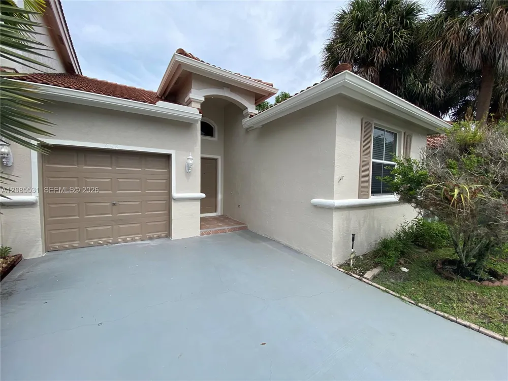 856 NW 132nd Ave Pembroke Pines, FL 33028
