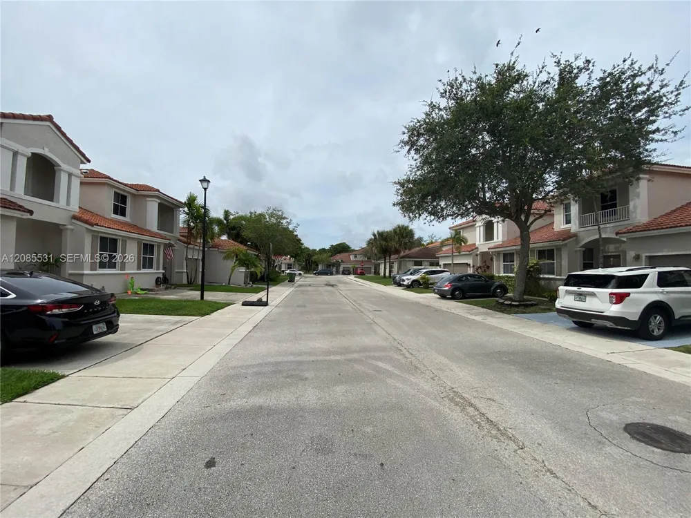 856 NW 132nd Ave Pembroke Pines, FL 33028