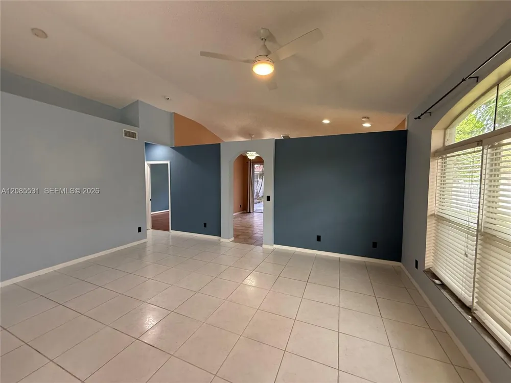 856 NW 132nd Ave Pembroke Pines, FL 33028