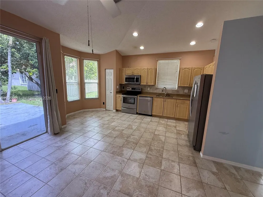 856 NW 132nd Ave Pembroke Pines, FL 33028