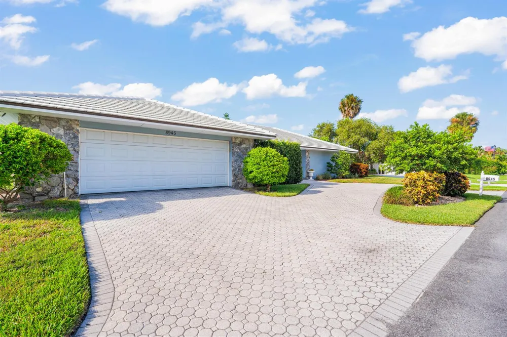 8945 SE HARBOR ISLAND WAY Hobe Sound, FL 33455