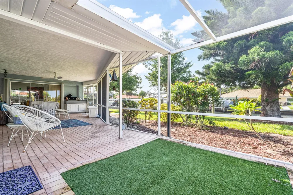 8945 SE HARBOR ISLAND WAY Hobe Sound, FL 33455