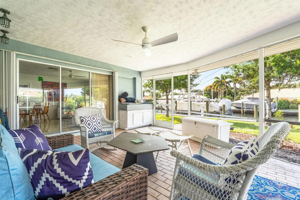 8945 SE HARBOR ISLAND WAY Hobe Sound, FL 33455
