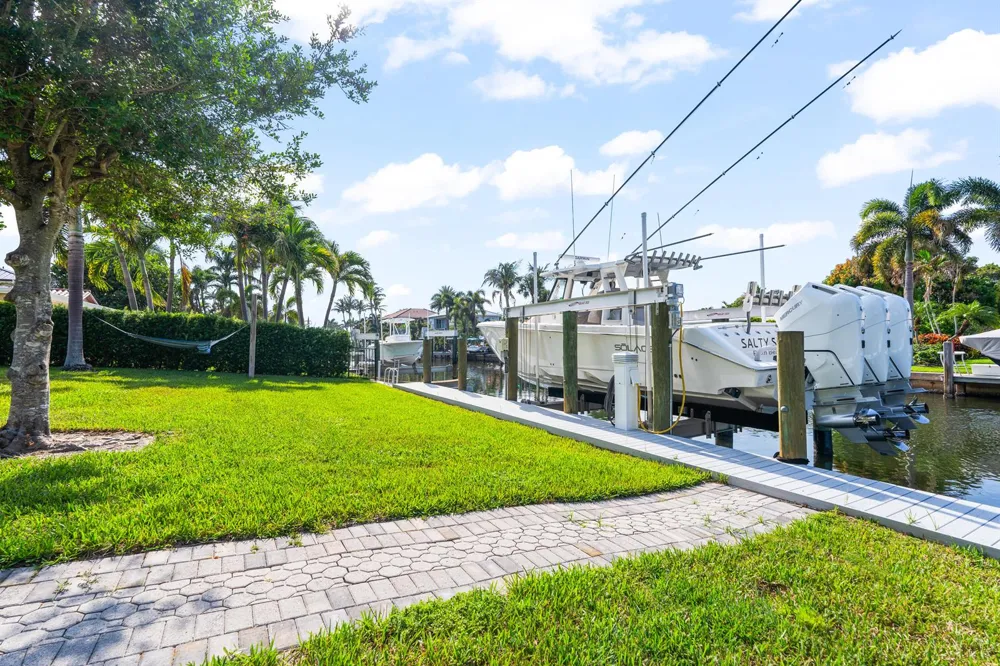 8945 SE HARBOR ISLAND WAY Hobe Sound, FL 33455