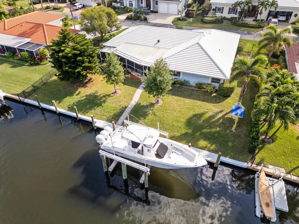 8945 SE HARBOR ISLAND WAY Hobe Sound, FL 33455