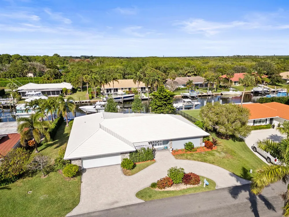 8945 SE HARBOR ISLAND WAY Hobe Sound, FL 33455