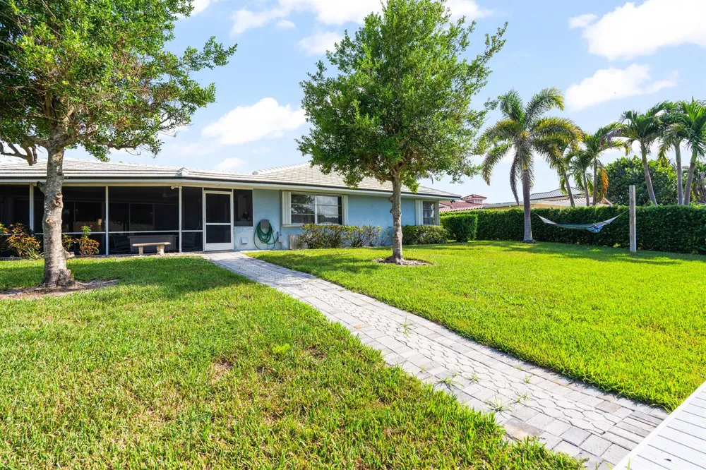 8945 SE HARBOR ISLAND WAY Hobe Sound, FL 33455