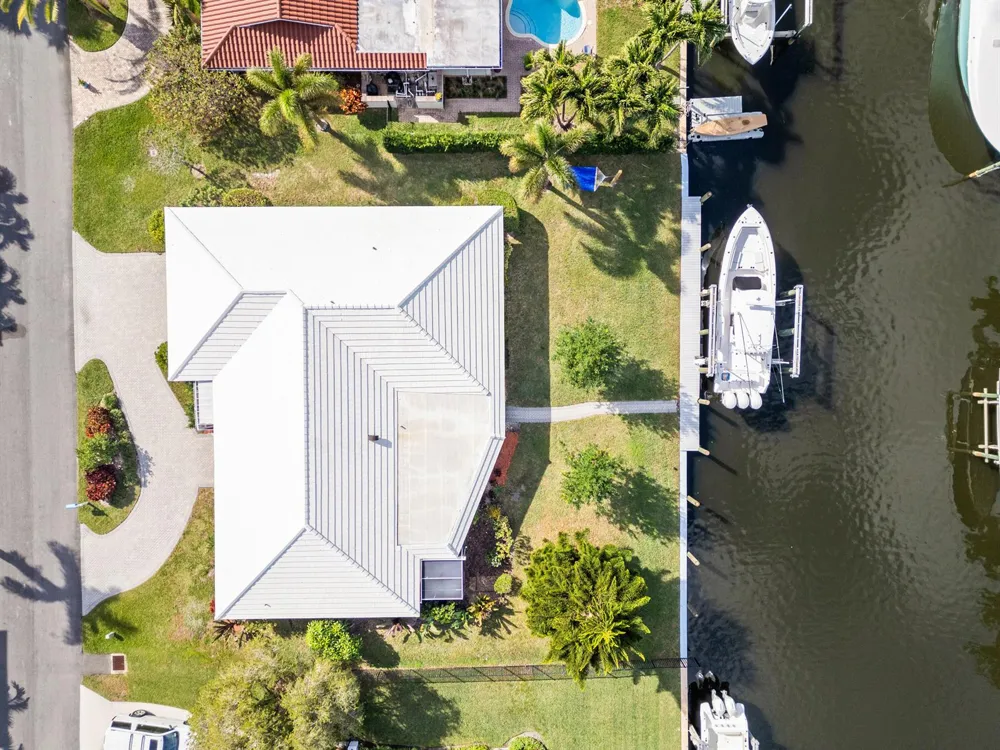 8945 SE HARBOR ISLAND WAY Hobe Sound, FL 33455