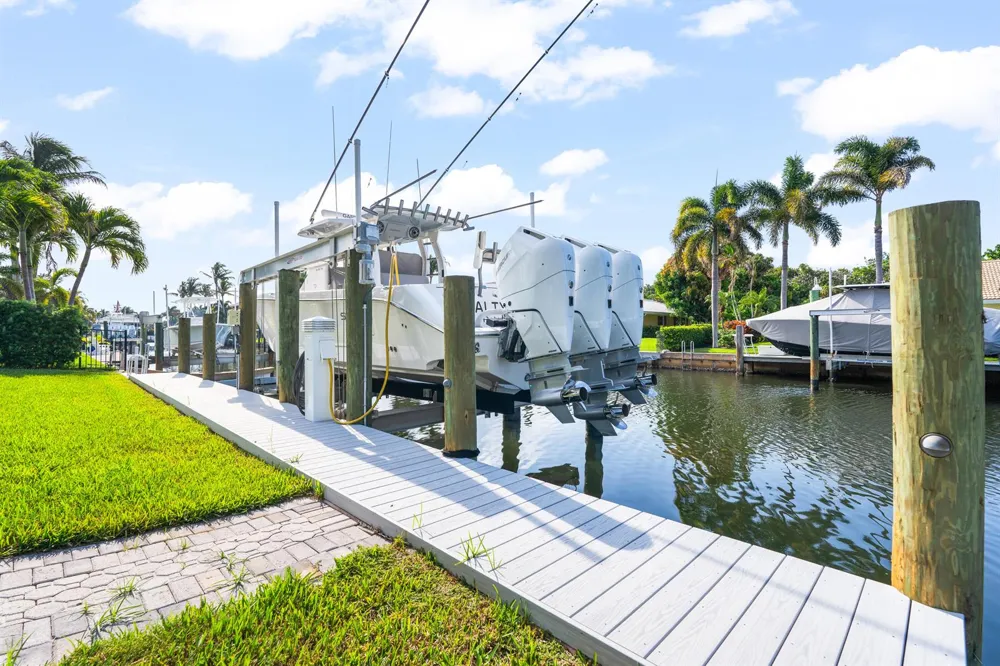 8945 SE HARBOR ISLAND WAY Hobe Sound, FL 33455