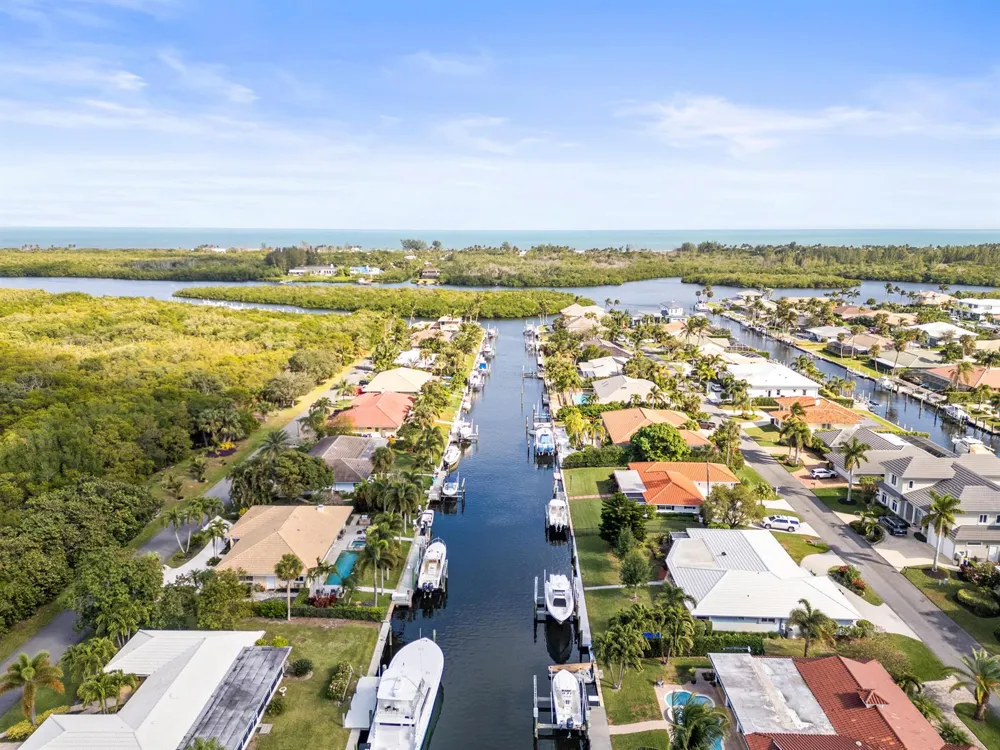 8945 SE HARBOR ISLAND WAY Hobe Sound, FL 33455
