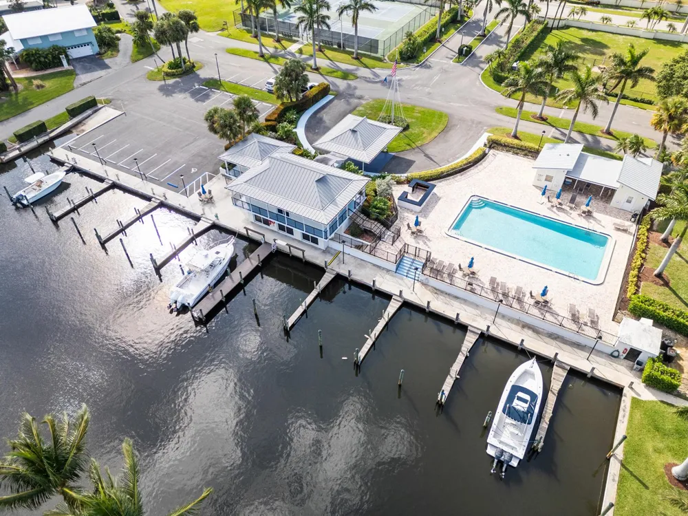 8945 SE HARBOR ISLAND WAY Hobe Sound, FL 33455