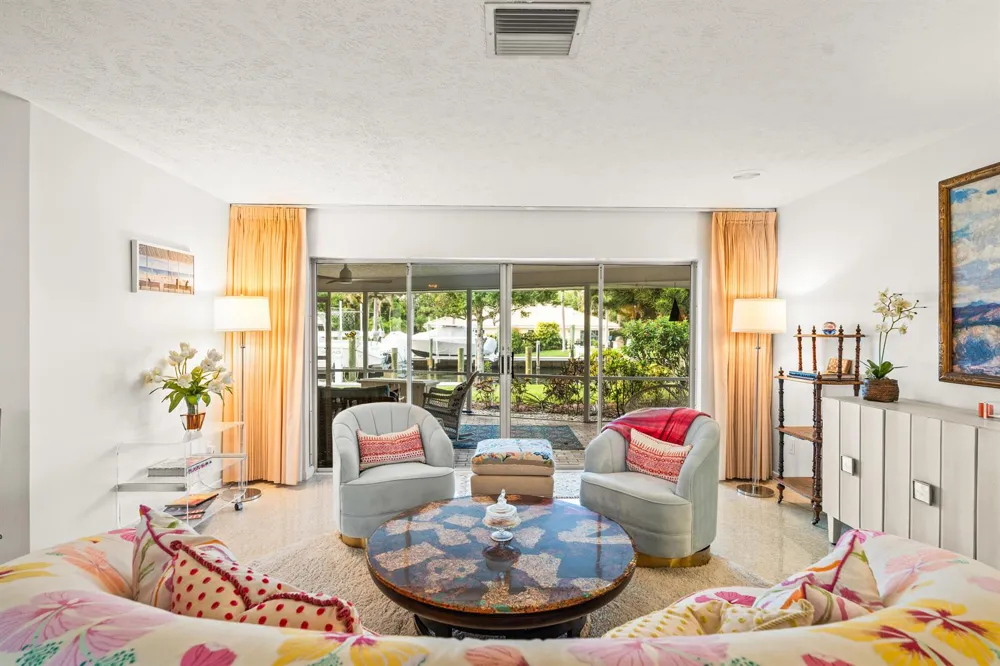 8945 SE HARBOR ISLAND WAY Hobe Sound, FL 33455