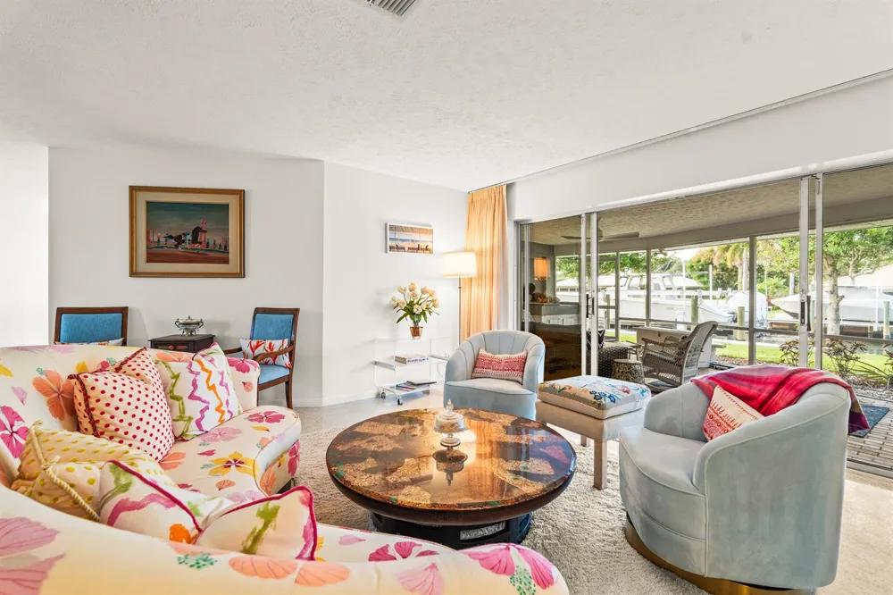 8945 SE HARBOR ISLAND WAY Hobe Sound, FL 33455