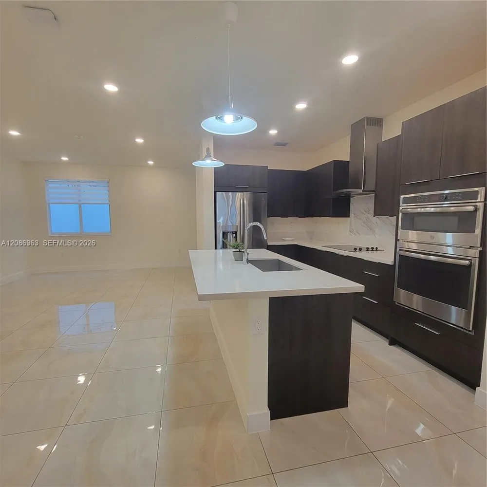 10275 NW 66th St Doral, FL 33178