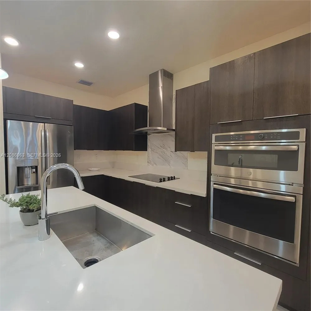 10275 NW 66th St Doral, FL 33178