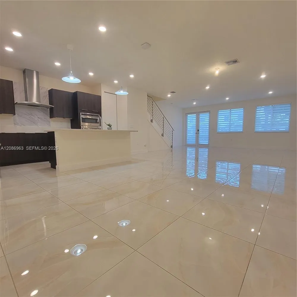10275 NW 66th St Doral, FL 33178