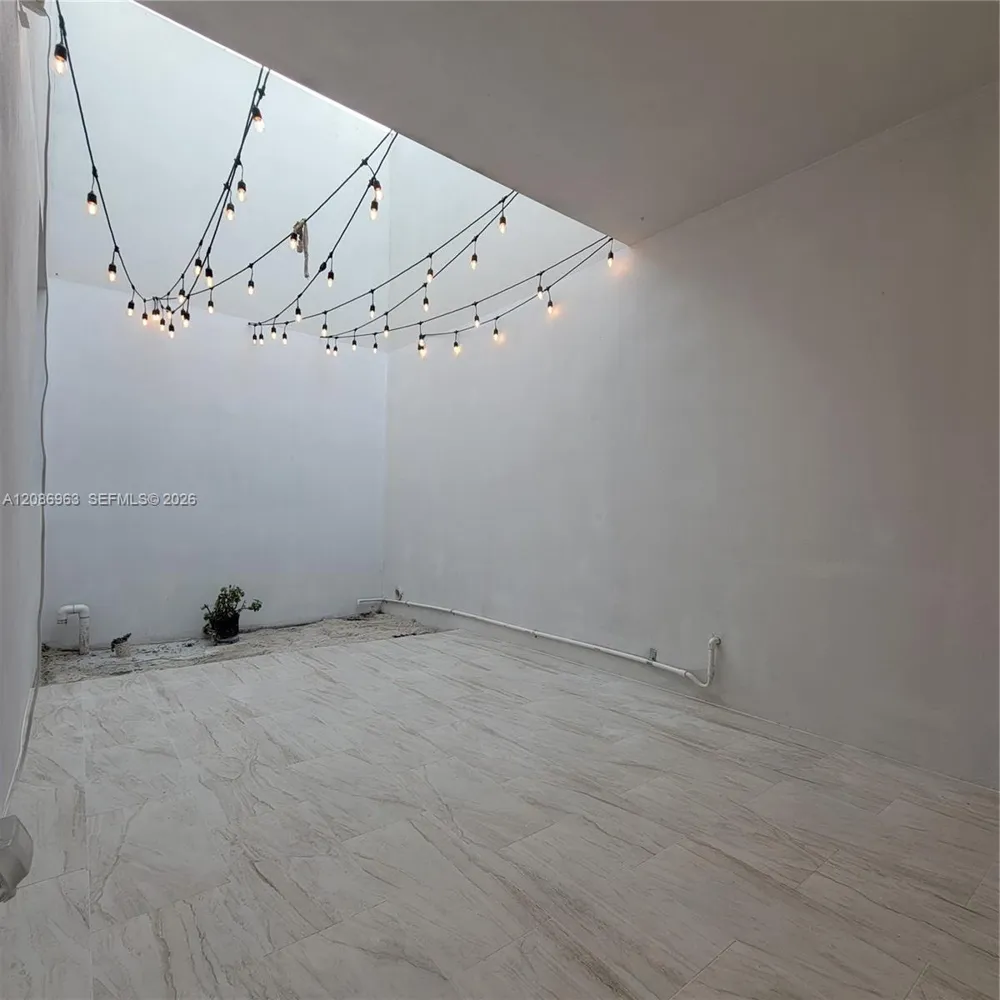 10275 NW 66th St Doral, FL 33178